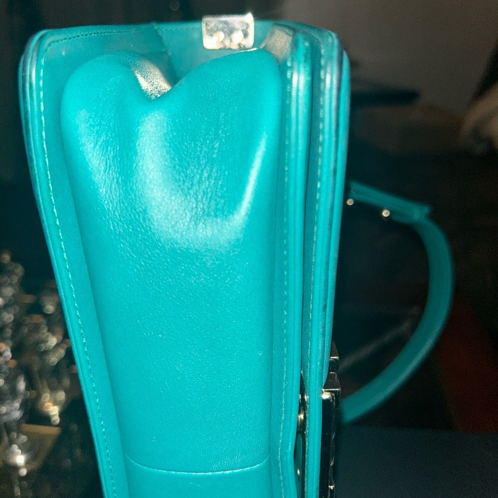 🔥Rare Green Lambskin MEDIUM  Boy  Bag Chanel🔥🗣️28 Series..Produced in 2019🔥 - Picture 9 of 10